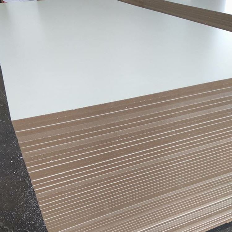 Merkmale von dekorativem Furnierfurniersperrholz